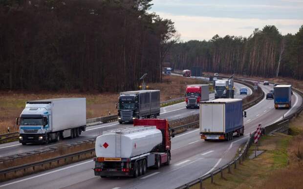 Польша придумала, как "укусить" Россию. Но у той есть пути обхода польского запрета на проезд российских грузовиков