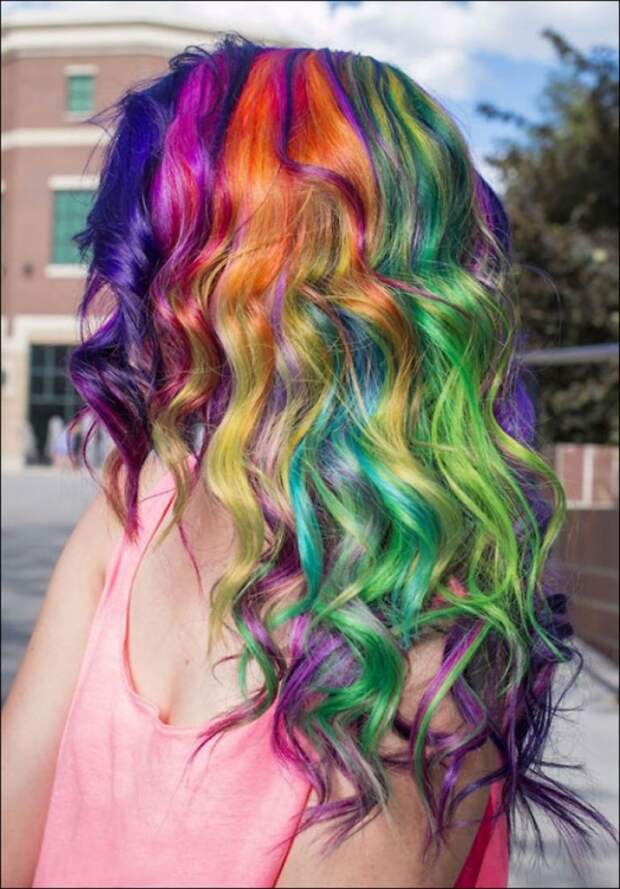 Разноцветные волосы — новый тренд женской моды (19 фото)