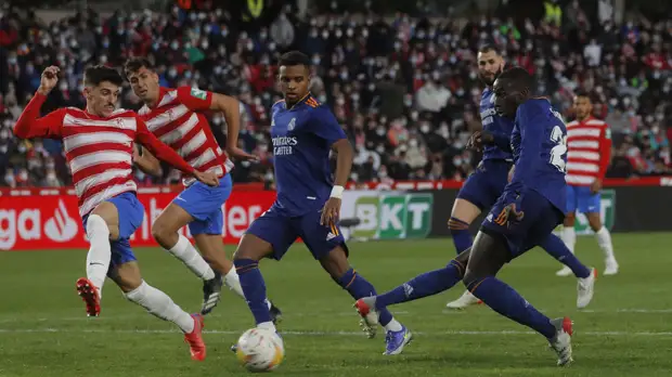 «Реал» разгромил «Гранаду» в матче 14-го тура Примеры