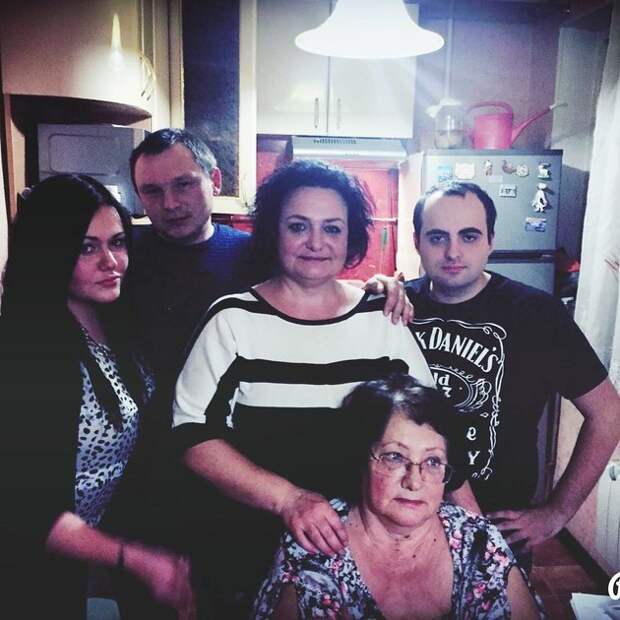 Слева направо: Даная Пригожина, ее отчим, мать Елена, бабушка и брат Дмитрий