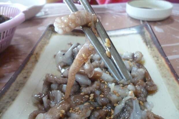 Саннакчи - блюдо, которое может вызвать удушье. Саннакчи - блюдо, которое может вызвать удушье.