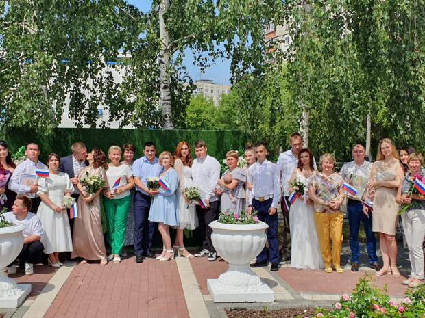 В Заречном Доме бракосочетания состоялось торжественное мероприятие «Крепкая семья – крепкая Россия!»