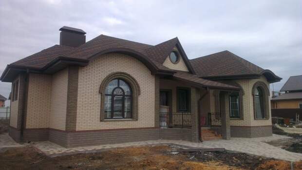 Красивые фасады одноэтажных домов: 51 фото идей