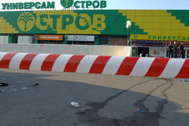 Супермаркет «Остров», в котором майор Евсюков устроил стрельбу. Фото: Станислав Красильников / ИТАР-ТАСС