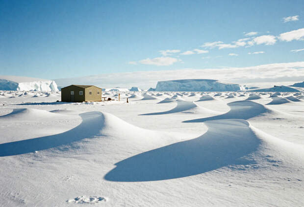 Спутники раскрыли скрытый под льдом Антарктиды "затерянный мир"