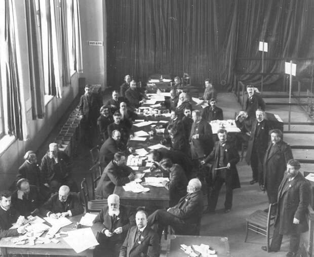 20 марта 1906. Подсчет голосов в Первую Государственную думу в Народном доме Л.Н.Нобеля