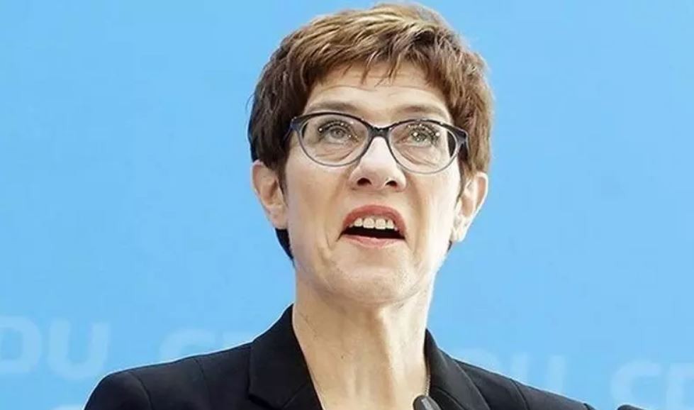 Аннегрет какой-то: «Хочу, чтобы неоднократно победившая нас Россия ежедневно…»
