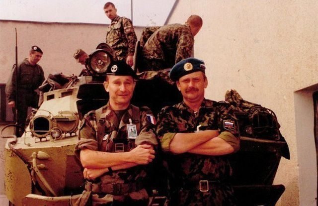 Французские и российские военные во время миротворческой миссии ООН, август 1999 года, Косово история, факты, фото