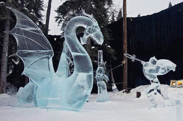 Одна из замечательных ледяных скульптур с выставки, проходившей на Аляске в мире, скульптура