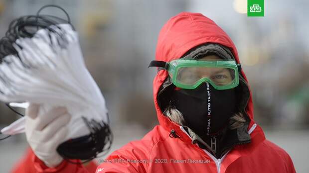Жителей Подмосковья обязали носить маски