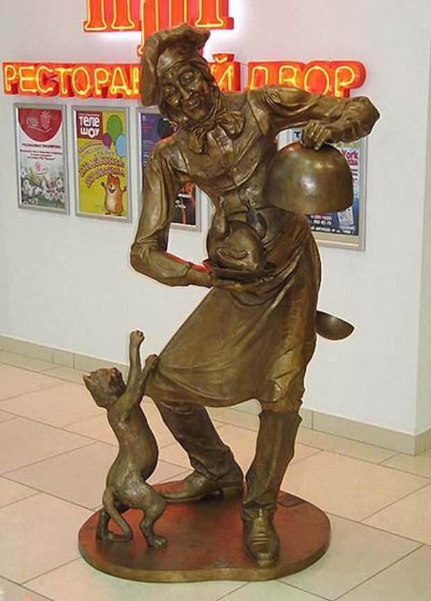Скульптура Кот и повар, торговый центр «Гринвич», Екатеринбург, Россия.