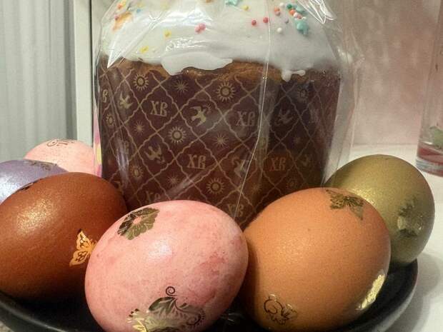 В Екатеринбурге сотрудники ресторана выгнали семью из-за кулича и яиц