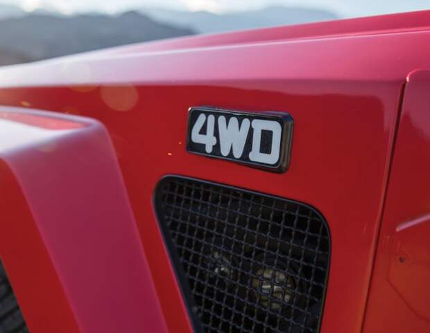 Lamborghini LM002 Триста пикапов от итальянских трактористов. People Are Awesome, cars