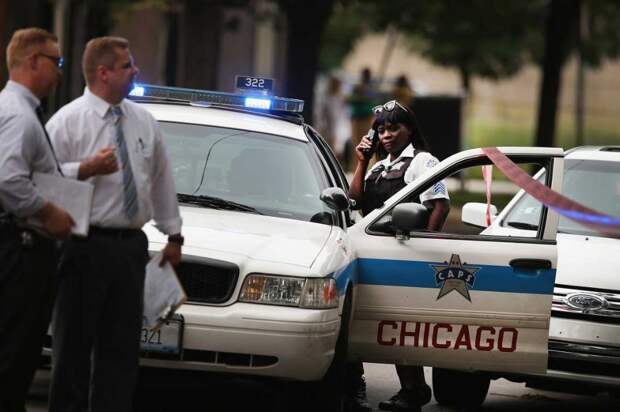 Полицейские в Чикаго боятся выходить на улицу