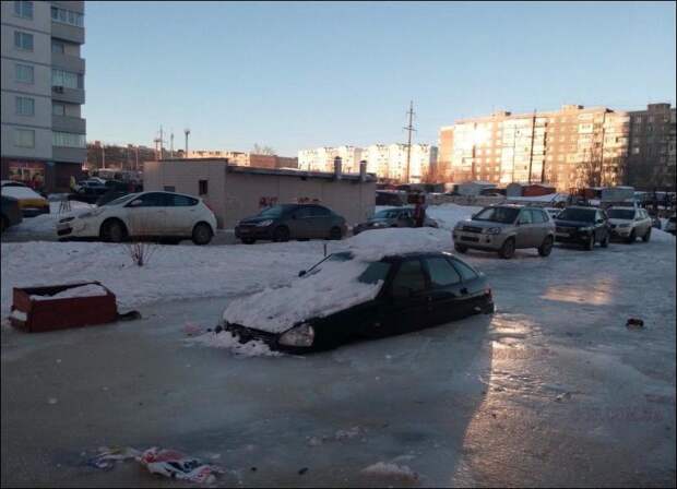 В Саратове Приора оказалась замурованной во льду авто, ваз, коммунальщики, лада, лед, приора
