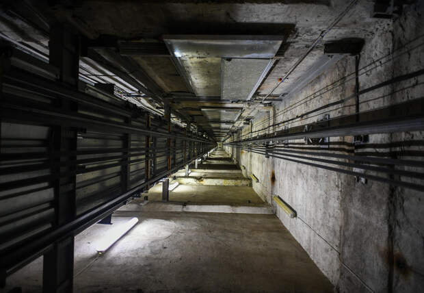 Россиянам рассказали о вероятности упасть в шахту лифта