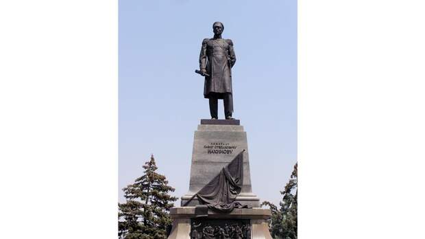 Памятник Павлу Нахимову в Севастополе