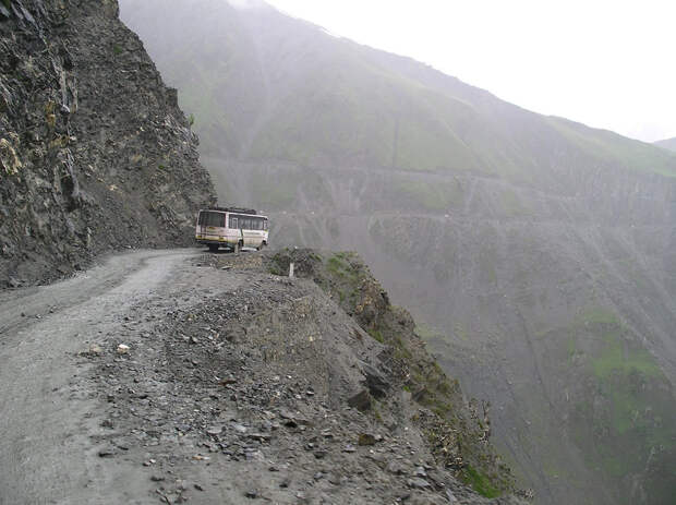 the-most-dangerous-road-in-india-artnaz-com-3