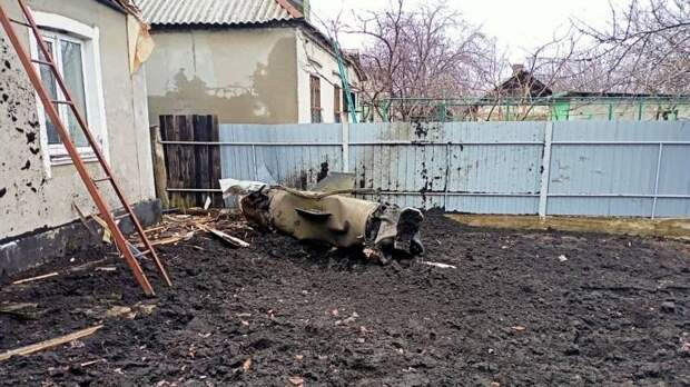 Украинская армия в отчаянии: уникальные снимки "Точки-У", попавшей во двор жителя Донецка