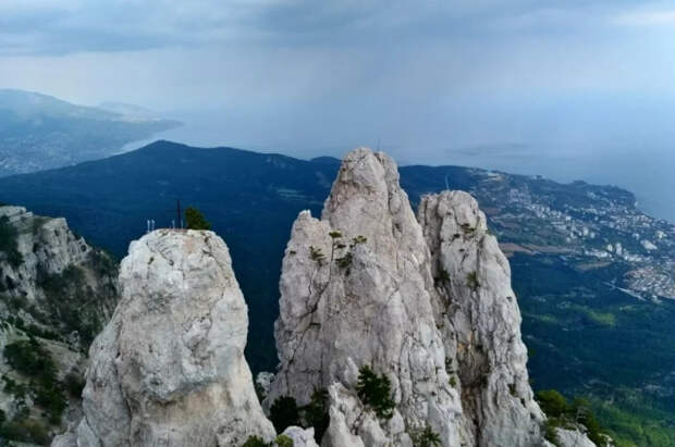 В Севастополе пять часов спасали заблудившегося в горах туриста