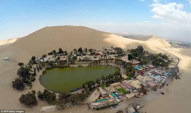 Уакачина (исп. Huacachina) - мистический город-оазис