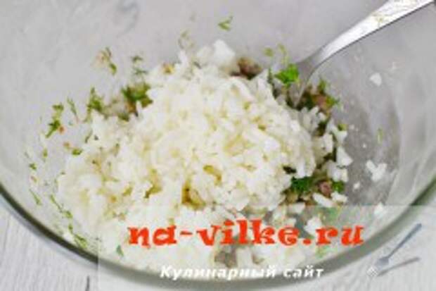 Салат Вкусная корзинка – с печенью трески и рисом