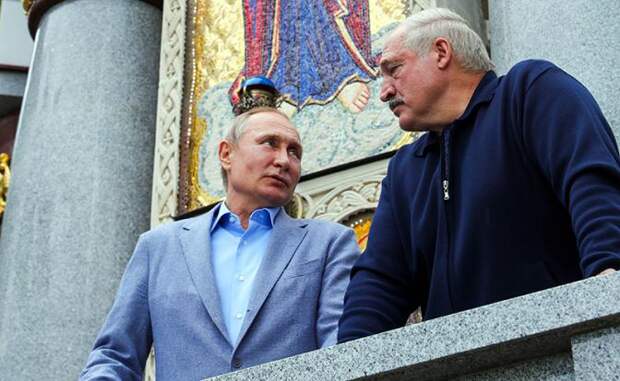 На фото: президент РФ Владимир Путин и президент Белоруссии Александр Лукашенко (слева направо)