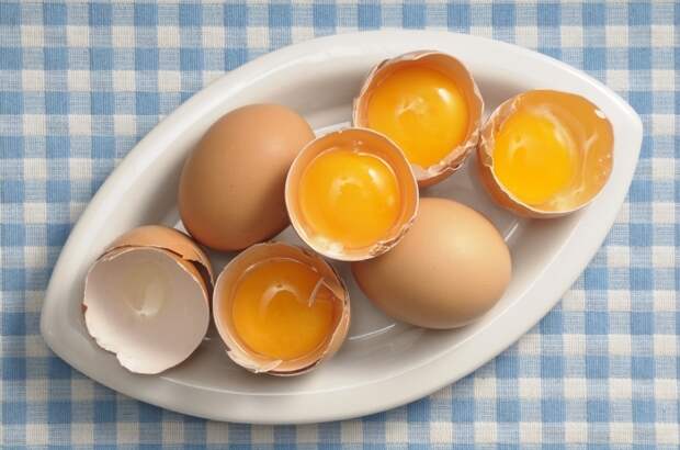 3. Употребление яиц помогает сохранить крепкими кости	 витамины, еда, интересно, яйца