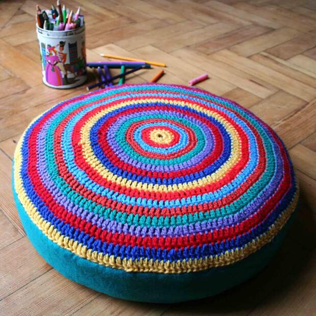 crochetfloorcush1 18 классных идей Как повторно использовать старые шины