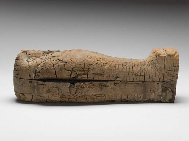 Саркофаг с самой маленькой мумией в мире. | Фото: best-info.com.ua.