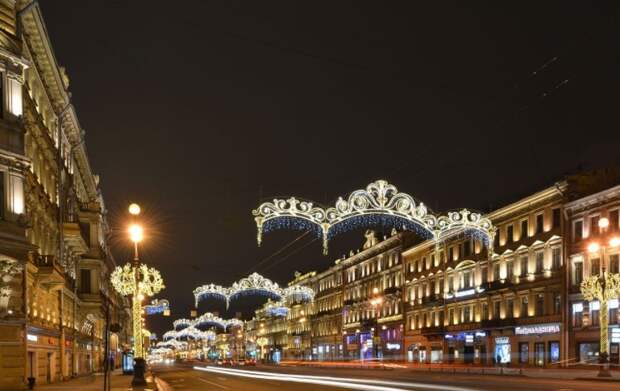Кривая судьба коронавируса в СПб: почему карантинных мер все больше, а коек все меньше?