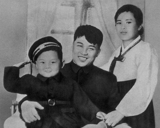Ким Чен Ир со своим отцом, Ким Ир Сеном
