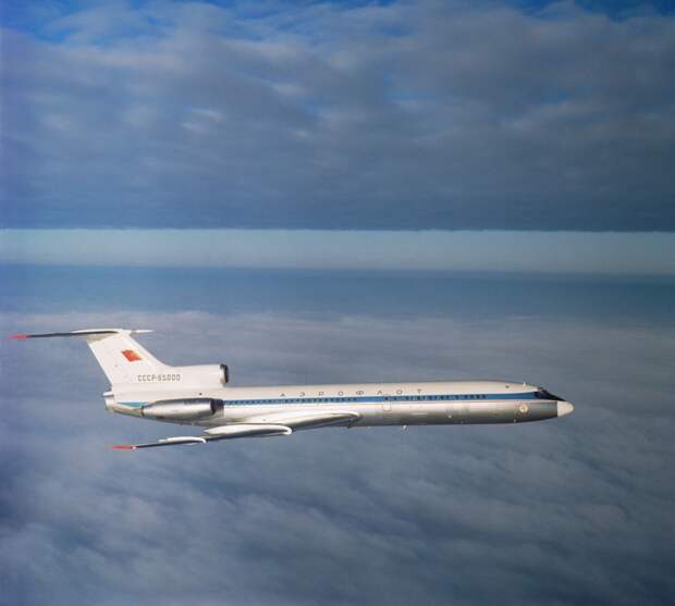 3 октября 1968 года состоялся первый полёт самолёта Ту-154