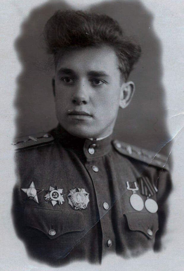 замком-танкбат-Москва-4.12.1945.jpg замком-танкбат-Москва-4.12.1945.jpg