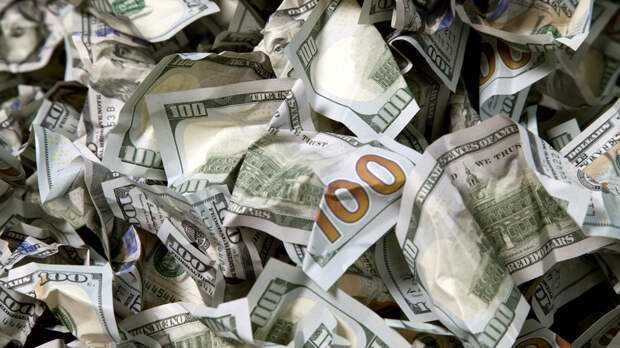 Минимум за 20 лет: с чем связано снижение доли доллара в мировых резервах