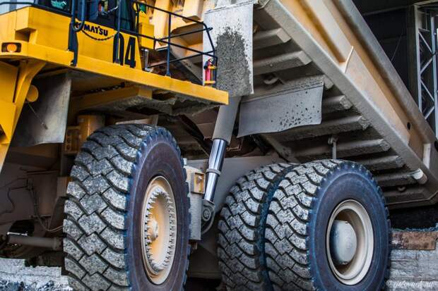 Кузов на двух гидроцилиндрах. Кузов на двух гидроцилиндрах. 730e, Komatsu, карьерный самосвал