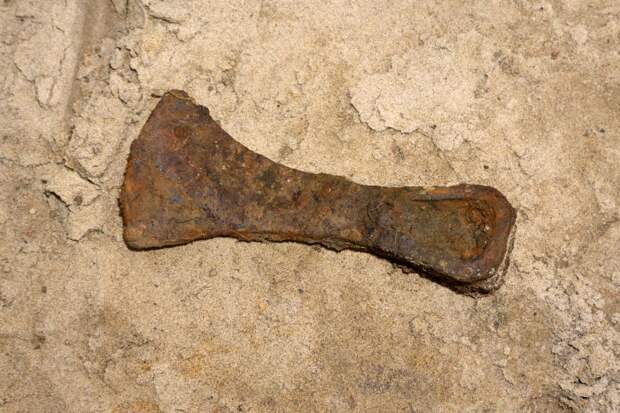 В жертвенной яме времен династии Шан найден артефакт из внеземного металла