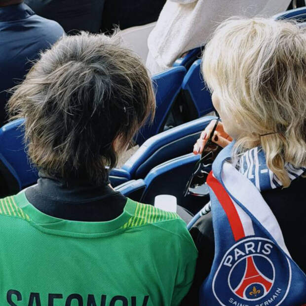 Земфира посетила матч Лиги чемпионов в свитере Сафонова