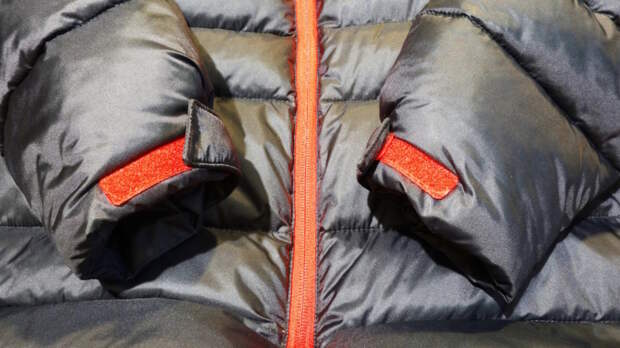 Как отмыть засаленные рукава и карманы на пуховике: 5-минутный способ без стирки