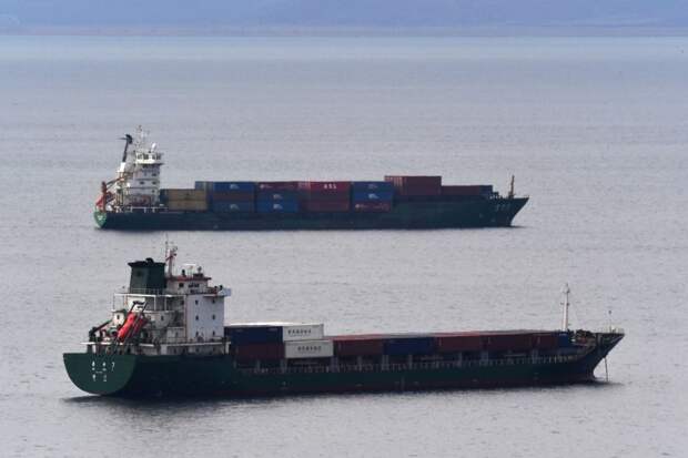 Патрушев допустил конвоирование торговых судов кораблями ВМФ России