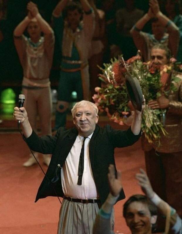 Юрий Никулин открывает представление в 1989 году. Юрий Никулин открывает представление в 1989 году