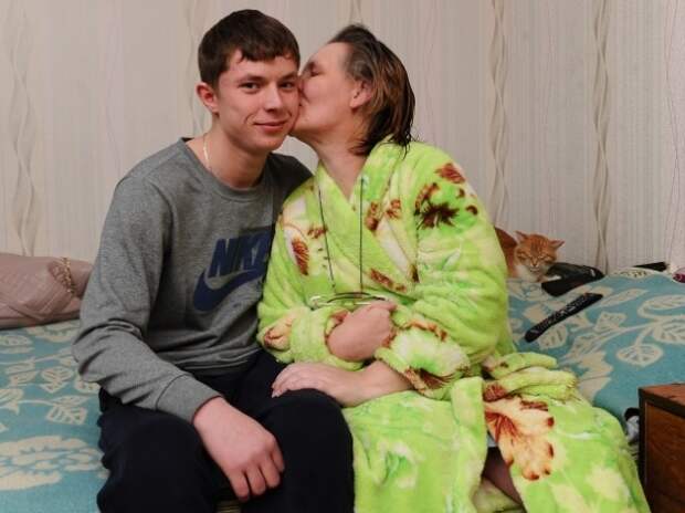 Однажды его маму разбил паралич... Поступок 8-летнего сына заставит твое сердце дрогнуть! Однажды его маму разбил паралич... Поступок 8-летнего сына заставит твое сердце дрогнуть!