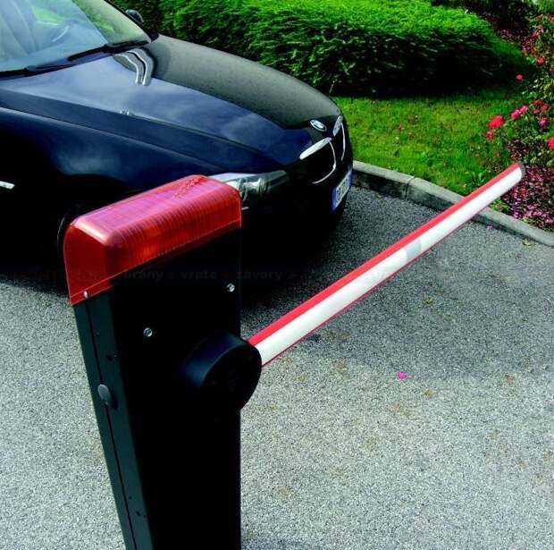 http://eshop.montego.cz/imgs/products/Nice/155296-1_Vjezdova_parkovaci_zavora_XBAR_KCE_S_S_do_4_m_se_solarnim_napajenim_more_main_large.jpg