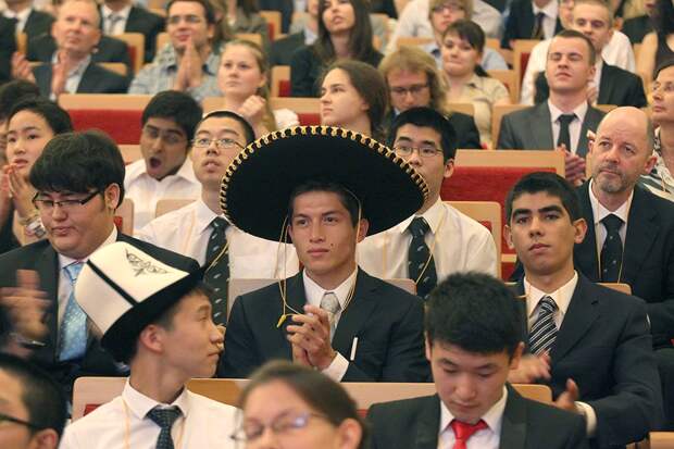 Сколько платят за образование в России и других странах