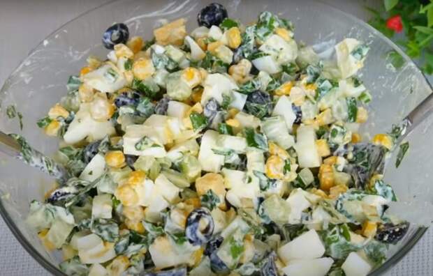 Легкий и свежий салатик: семья делает каждые выходные. Никогда не ела ничего лучше
