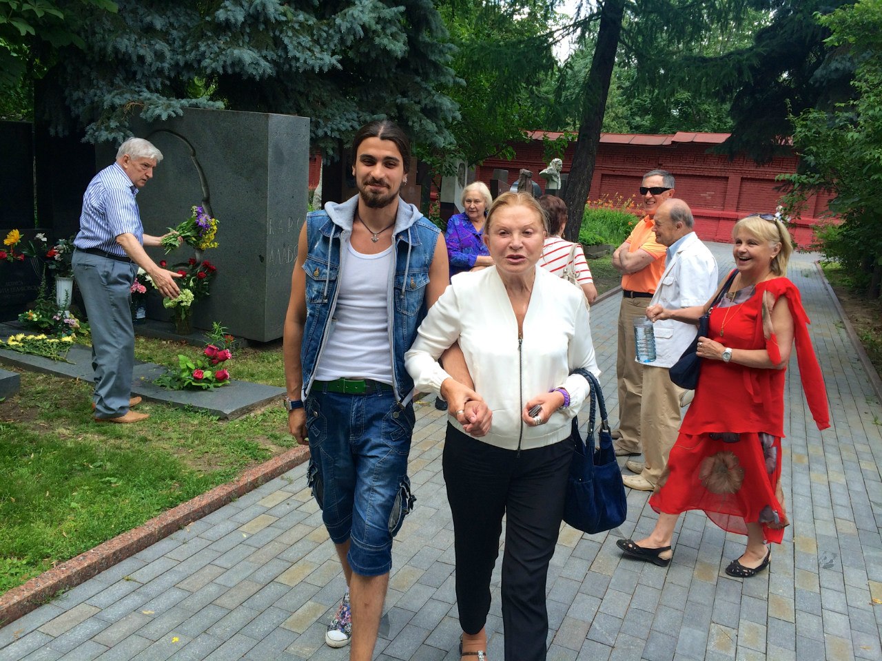 http://cs614825.vk.me/v614825168/15eb2/FhS9SDmgSLY.jpg