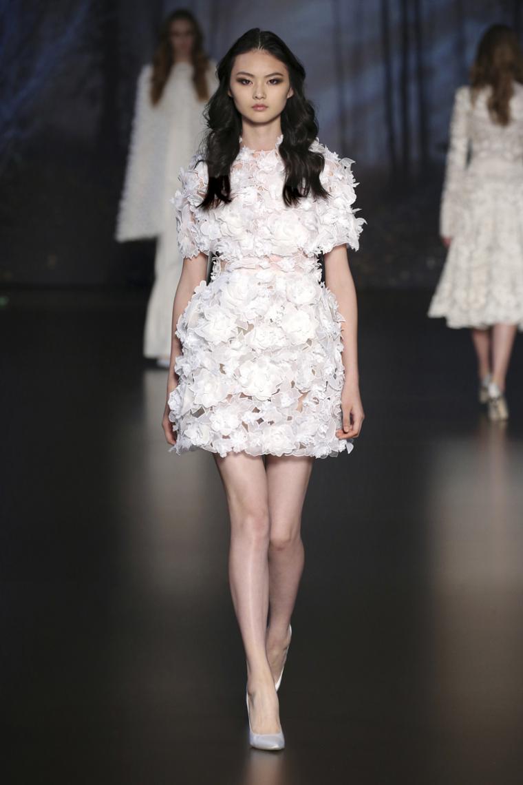 Русская сказка от Ralph & Russo осень-зима 2015 - 2016: великолепные и царственные наряды Русская сказка от Ralph & Russo осень-зима 2015 - 2016: великолепные и царственные наряды