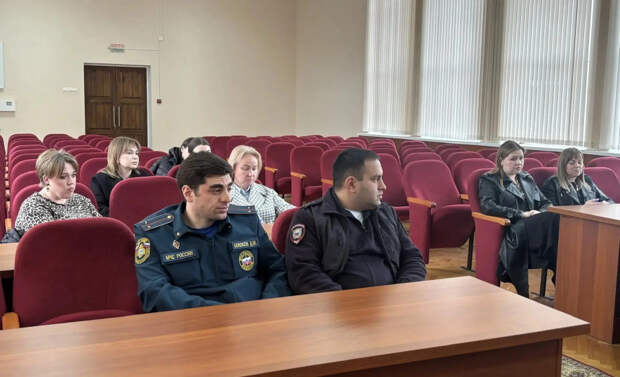 Заседание комиссии по делам несовершеннолетних в Гиагинском районе