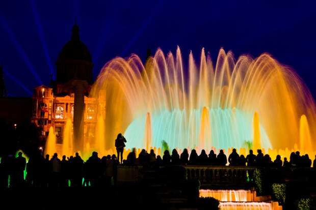 Магический фонтан Монжуика (Magic Fountain of Montjuic), поющий фонтан в Барселоне, Испания