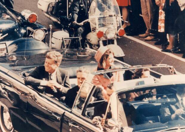 800px-JFK_limousine_cut_off_ver..png 800px-JFK_limousine_cut_off_ver..png